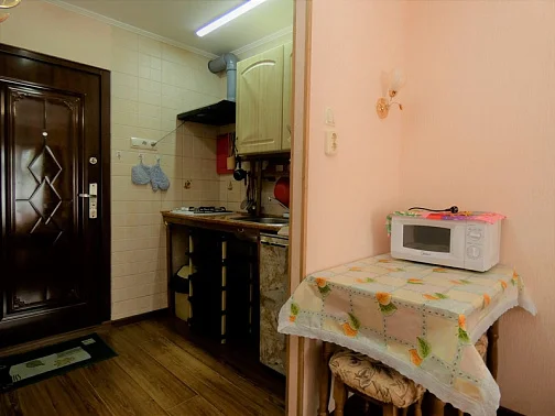 "2х-местный домик под орехом" квартира-студия, Крым Фото: 9 из 18
