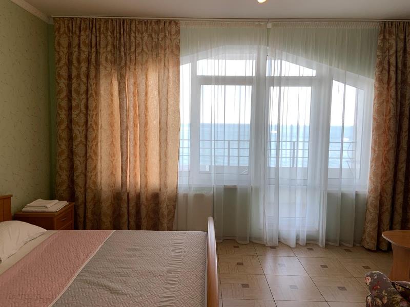 "С видом и шумом моря" квартира-студия