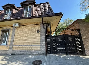 2 дома  Розы Люксембург 25/а Ейск