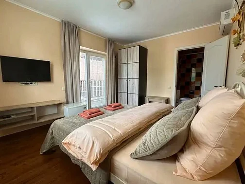 "Family Hotel" гостевой дом, Бердянск Фото: 4 из 24
