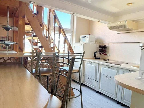 "Двухуровневая" 1-комнатная квартира, Геленджик Фото: 5 из 11