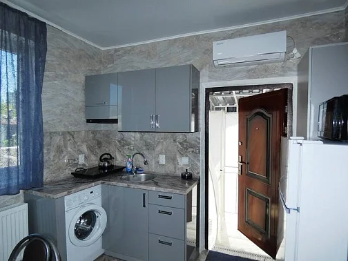 1-комнатный этаж под-ключ Куйбышева 5 кв 32, Феодосия Фото: 12 из 15