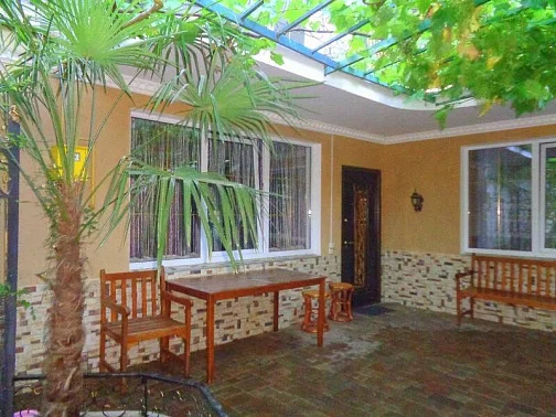 "На Бассейной" дом под-ключ, Ялта Фото: 3 из 24