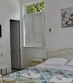 "С двуспальной кроватью"