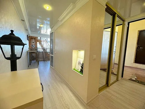 "Двухуровневая" 1-комнатная квартира, Геленджик Фото: 2 из 11