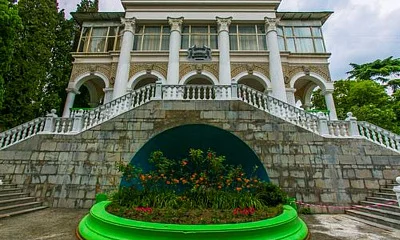 "Запорожье" санаторно-гостиничный комплекс, Ялта Фото: 1 из 18