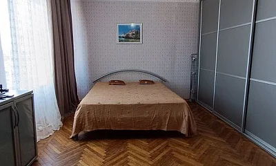 1-комнатная квартира пр-т Аиааира 124, Сухум Фото: 1 из 12