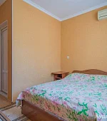 "2х-местный с выходом во двор"