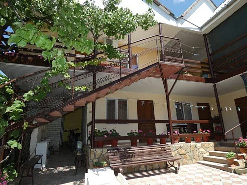 "Зеленый дворик Гульсум" гостевой дом, Морское Фото: 3 из 52