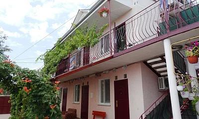 "Домик на Чехова" мини-гостиница, Феодосия, пгт Фото: 1 из 38
