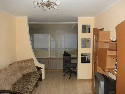 2х-комнатная квартира с дополнительной комнатой на балконе 50 лет Октября 14, Алушта Фото: 3 из 4