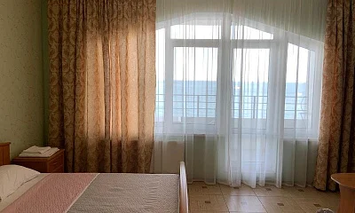 "С видом и шумом моря" квартира-студия, Ялта Фото: 1 из 12