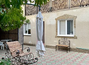 "Кованый дворик" 2х-этажный коттедж  Черноморское