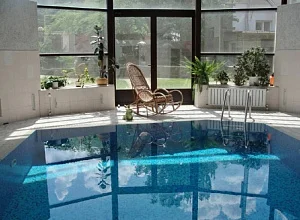 "С бассейном" 4х-комнатный коттедж  Феодосия