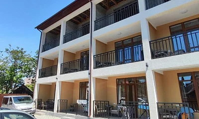 "Аквамарин" мини-гостиница, Пицунда Фото: 1 из 13