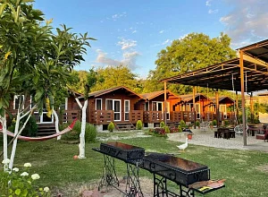 "Эко-домики у Нинель"   Сухум