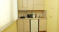 "У Арменака" эллинг, Лоо