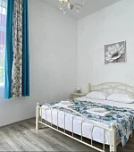 "С балконом"