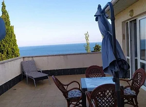 Отдых в Мисхоре "С террасой и видом на море"   - квартиры забронировать