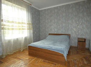 Отдых в Сухуме   Братьев Эзугбая 1/82 кв 6 - снять посуточно
