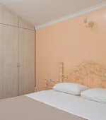 "SUPERIOR BALCON ROOM"