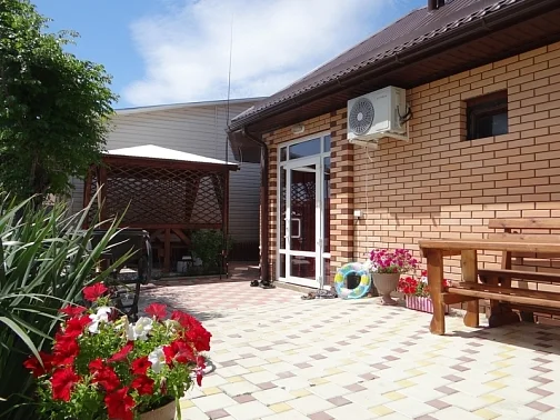 "Лазурный" гостевой дом, Голубицкая Фото: 2 из 51