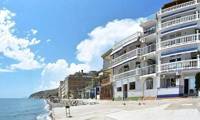 "На море как дома" эллинг, Рыбачье Фото: 1 из 47