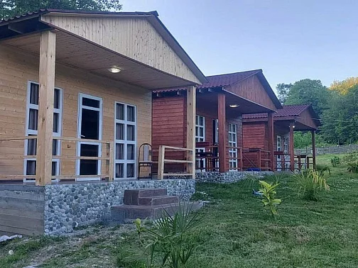 "Абхазкий двор кемпинг с домиками" база отдыха, Мюссера Фото: 2 из 37