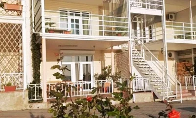 "У Елены" гостевой дом (эллинг), Орджоникидзе Фото: 1 из 4