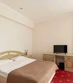 "Полулюкс с балконом"