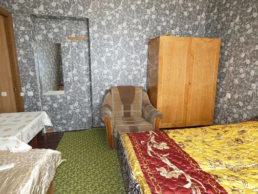 Комната в 3х-комнатной квартире Рыбзаводская 88 кв 10, Лдзаа Фото: 9 из 13