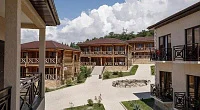 "Paradise" отель, Мачара