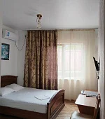 "С балконом"