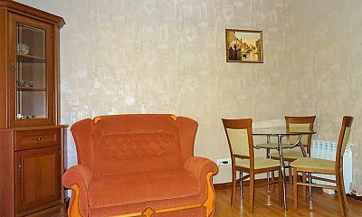 "Евродвушка в центре" 2х-комнатная квартира, Евпатория Фото: 1 из 11