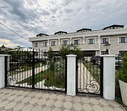"Lucette Guest House" отель