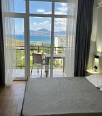 "Люкс с балконом"