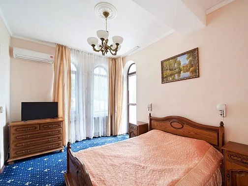 "Вилла Багратион" гостевой дом, Ялта Фото: 9 из 44
