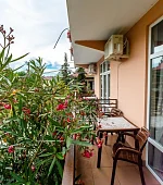 "2х-комнатный со всеми удобствами"