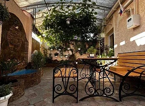 "С отдельным двориком" 3х-комнатный дом  Евпатория