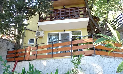 "Кипарисовый рай" гостевой дом, Алупка Фото: 1 из 47
