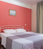 "DELUXE FAMILY POOL ROОM"