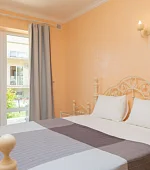 "DELUXE GARDEN ROOM"