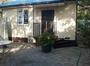 "С двориком" дом  Кацивели