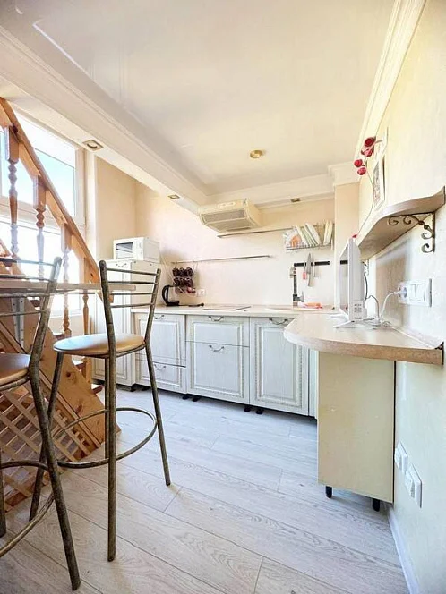 "Двухуровневая" 1-комнатная квартира, Геленджик Фото: 4 из 11