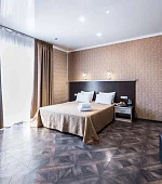 "Стандарт с балконом и видом на бассейн"