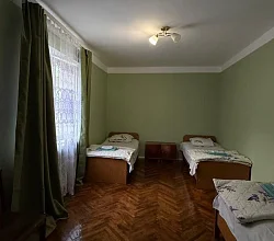 3х-комнатная квартира Лакоба 60 кв 13