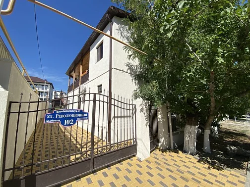 Частный сектор Революционная 102,  Геленджик Фото: 2 из 4